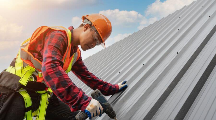 Professional gutter cleaning in Day, FL